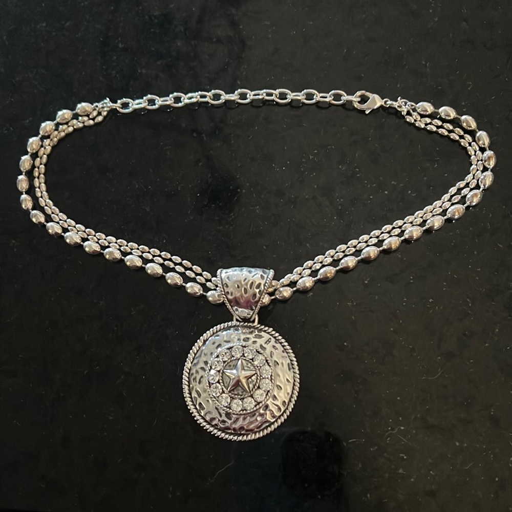 Montana West choker
